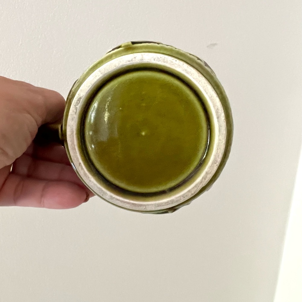 Pretty avocado green mid century mug unmarked in good condition - Picture 4 of 8